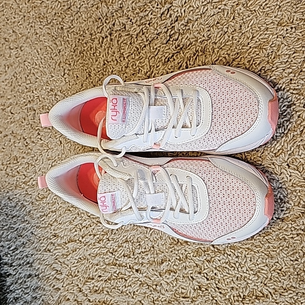 Tennis shoe